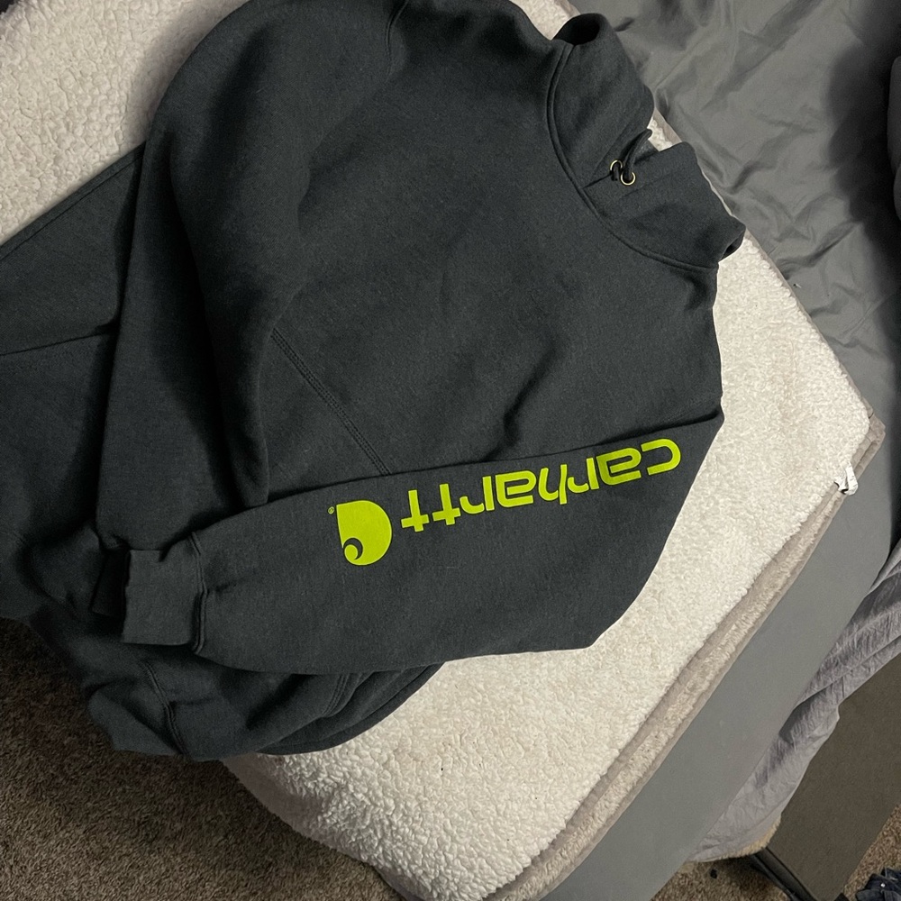 Super comfy , size small carhart sweatshirt